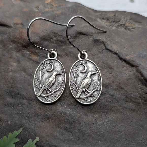 Elegant Silver Raven Moon Earrings / Black Bird Crow - Picture 4 of 4